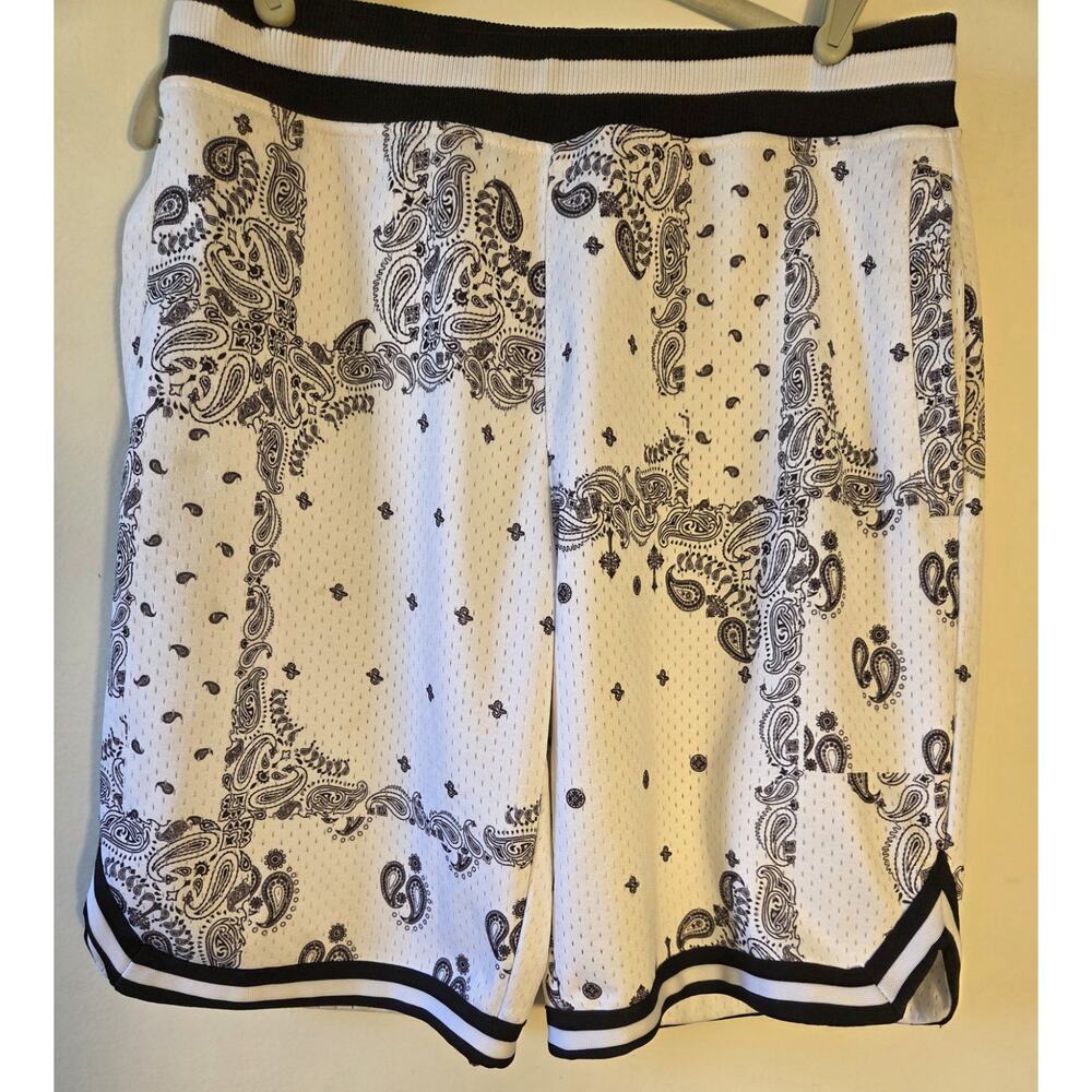 Champs Sporting Goods White Basketball Style Shorts Size M Bandana Black & White